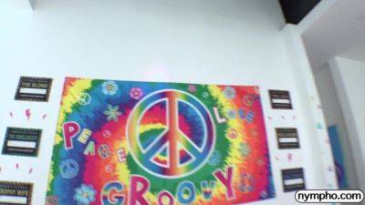 NYMPHO Kelsey Kane needs her pussy tapped - hotmovs.com