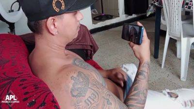 Llego A Casa Y Me Encuentro Al Cachondo De Mi Hijastro Tocando Su Gran Verga En Sala 5 Min - hclips.com