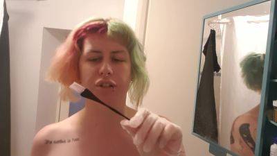 Alternative Girl Shaves Head - hclips.com