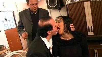 The Family Friend - upornia.com