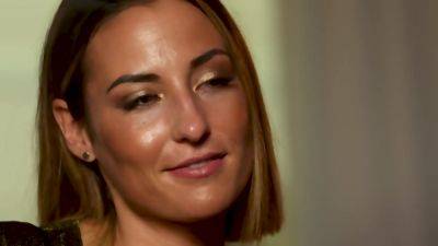 Pam takes the sun in Nîmes! - hotmovs.com