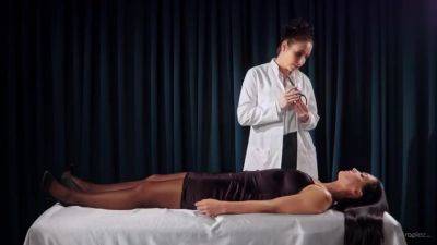 Antonia Sainz - Sofia de Bum - Antonia Sainz And Zuzu Sweet In And Sexual Healing - upornia.com