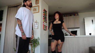 Madrastra Latina Ensena Hijastro A Mamar Pussy Y Engana A Su Novia. Parte 1 - hclips.com