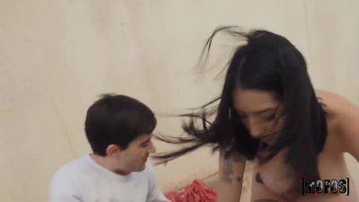 Horny Valeria Valois Needs To Move - videomanysex.com