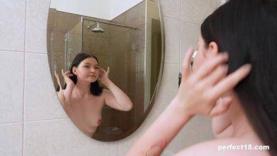 18yo Looks like a Virgin, rubs like a Pro for Perfect18 - txxx.com