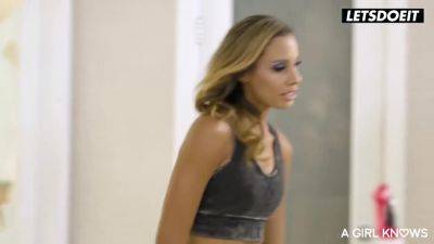 Hot Girl Threesome Leads To Steamy Lesbian Sex - videomanysex.com