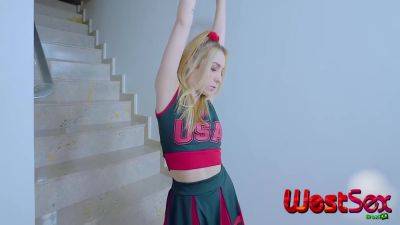 Estudante Safada E Pega No Flagra Pelo Professor E E Punida Com Sexo Hardcore 10 Min - upornia.com