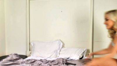 Cuties Aspen Rae N Naomi Woods Enjoy A New Sextoy! - drtvid.com