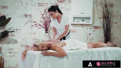 Hottie Masseuse Enjoys Taking Care Of Milfs Pussy - videomanysex.com