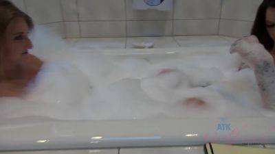 The Chemistry Between Your Dates Is Obvious - hotmovs.com