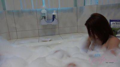 The Chemistry Between Your Dates Is Obvious - hotmovs.com