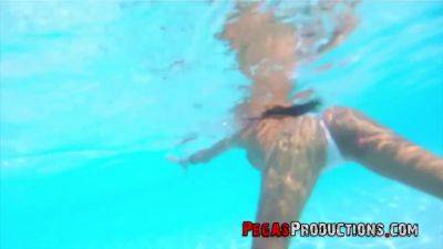 Shows Her Pussy Underwater - Sweet Amy Lee - txxx.com