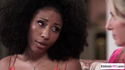 Ebony Stepdaughter Fingers - Busty Stepmom - hotmovs.com