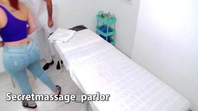 Big Ass Beauty Cheating On Her Boyfriend During Massage - hotmovs.com