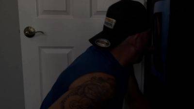 Real tattooed gloryhole DILF sucks cock - drtuber.com