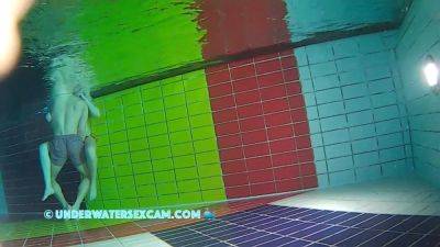 She Likes To Be Fingered - hclips.com