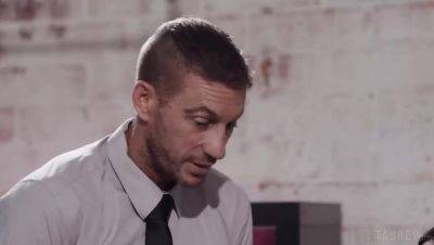 Brunette's Complimentary Magic - veryfreeporn.com