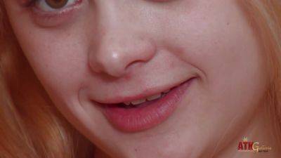 Slim girl and her Hitachi - hotmovs.com