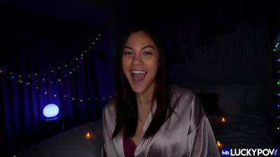 Egzotyczna Slicznotka Ssie Chuja Kolegi A Potem Si - hclips.com