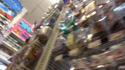 up skirt - voyeurhit.com