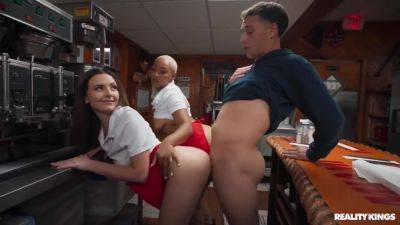 Threesome Sex Fresh Meat And Two Hottie Buns - videomanysex.com