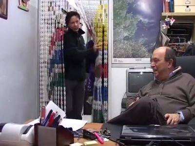 Trusting Is Good Not Trusting Is Better - upornia.com - Italy