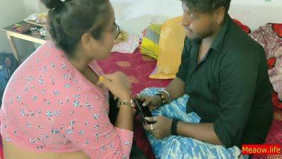 Bhabhi Finds Porn Video In Her Devar Mobile! Horny Bhabhi Sex - desi-porntube.com - India