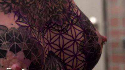 Sascha plays with Amber Luke while she gets tattooed - nvdvid.com