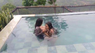 Playing In The Pool And Sucking Her Tits - upornia.com