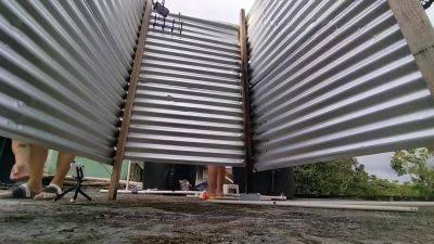 Voluptuous Thick Girl Discovers Camera In Outdoor Dressing Room - upornia.com