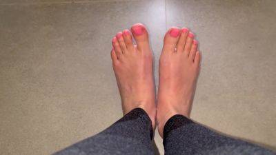Perfect Footwork With Beautiful Pink Toes - upornia.com
