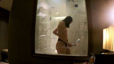 Peeped as she takes a shower and could not resist - drtuber.com - Japan