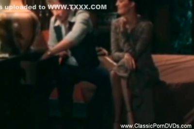 Sure She Knows How To Groove Baby! - hotmovs.com - Usa