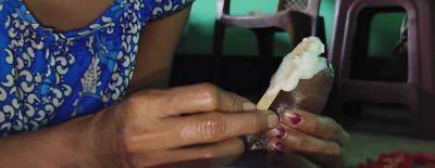 Puja Bhabhi Ne Apne Yaar Ka Land Par Ice Cream Lagakar Chat Chat Kar Khaya - desi-porntube.com - India