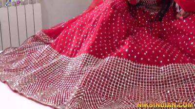 इस घर म नय नवल दलहन क परवर क हर मरद चदत ह 7 Min - hotmovs.com