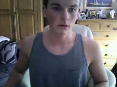 Cute amateur twink shows his big dick on webcam - drtuber.com