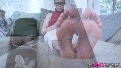 Omfg I Fucked My Big Ass Stepsis While She Was On Her Phone - hotmovs.com