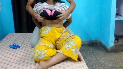Akele Akele Man Nhi Lagta To Soch Rhi Hu Ki Apne Dewar Se Hi Chud Jau - Xxx Soniya - desi-porntube.com - India