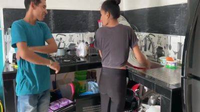 Me Cambio De Casa Y Estoy En Cocina Y Mi Padrastro Me Rompe Mi Cono 10 Min - upornia.com