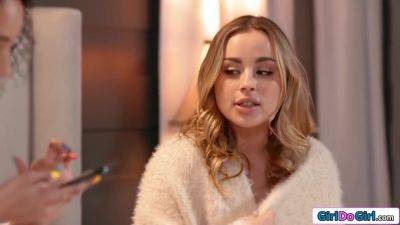 Blonde cancel date to lick her ebony roommates pussy instead - hotmovs.com