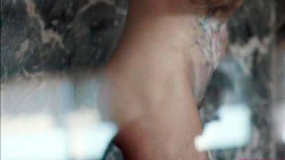 Muscled gays Andy Taylor and Chris Damned echange blowjob - drtvid.com