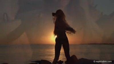 Mplstudios - Valentina - upornia.com