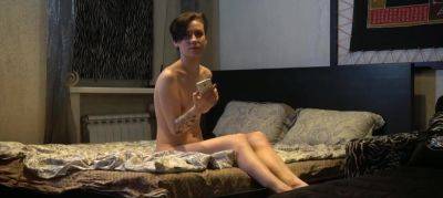 Anastacia In Nude Take Picture With Phone - hclips.com