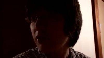 08306,A woman in serious agony - hotmovs.com