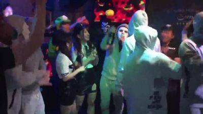 240426ハロウィン会場で娘とおせっせd4 - hotmovs.com