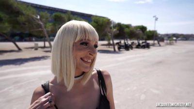 Amelia (35) - Amelia From Rennes! - upornia.com