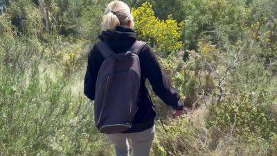 Stranger On The Montain Ends In Blowjob And Cum In My Mouth - hclips.com