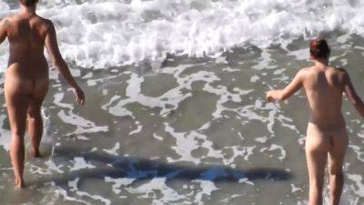 2 Nude Friend - hotmovs.com