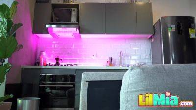 Teen 18+ Mia Masturbates In Solo - hotmovs.com