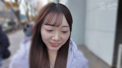 新人 上京AVデビュー 「抱っこ」したい！妹系 雪肌ボディ 四葉芽楼 - txxx.com - Japan